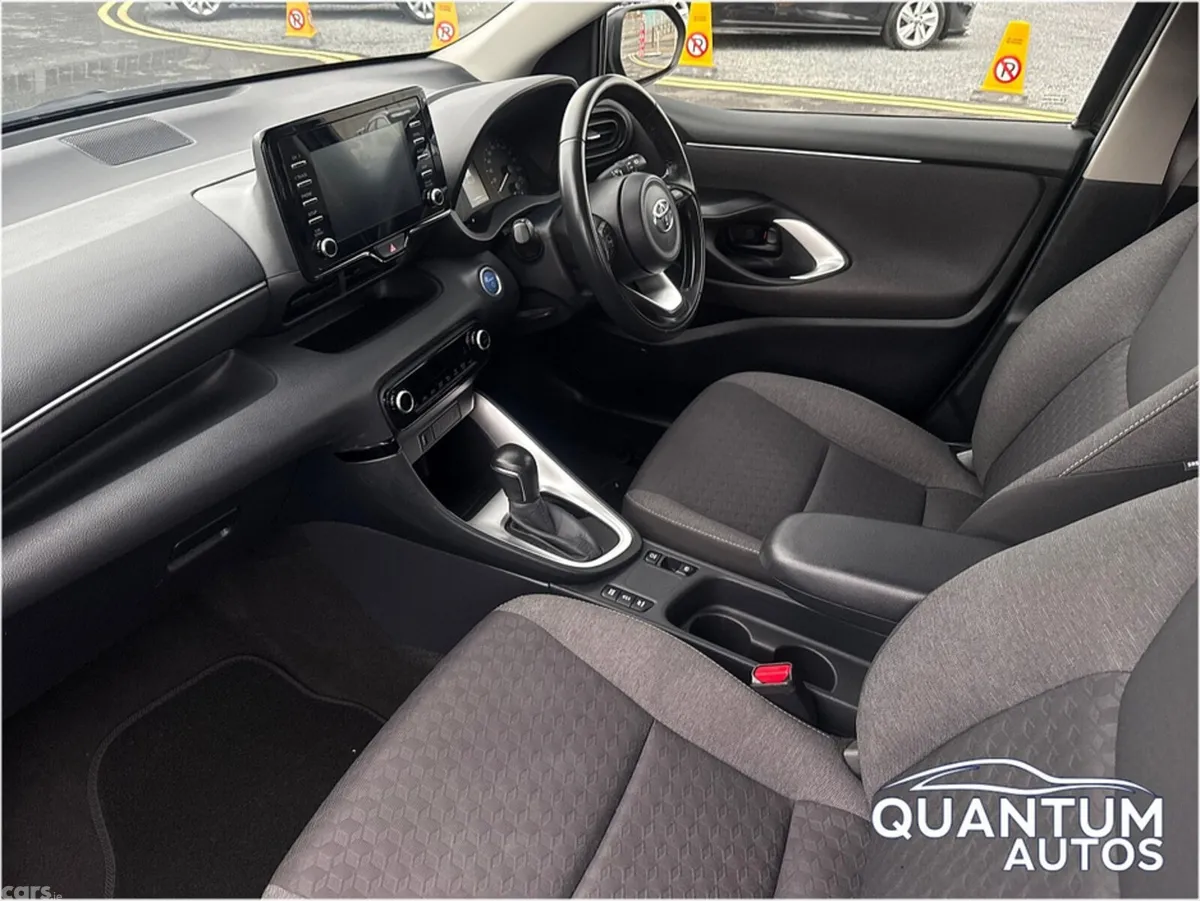 Toyota Yaris Hatchback, Petrol Hybrid, 2023, Black