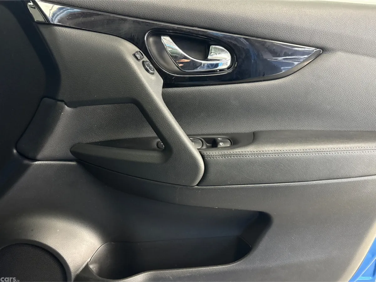 Nissan Qashqai MPV, Petrol, 2019, Blue
