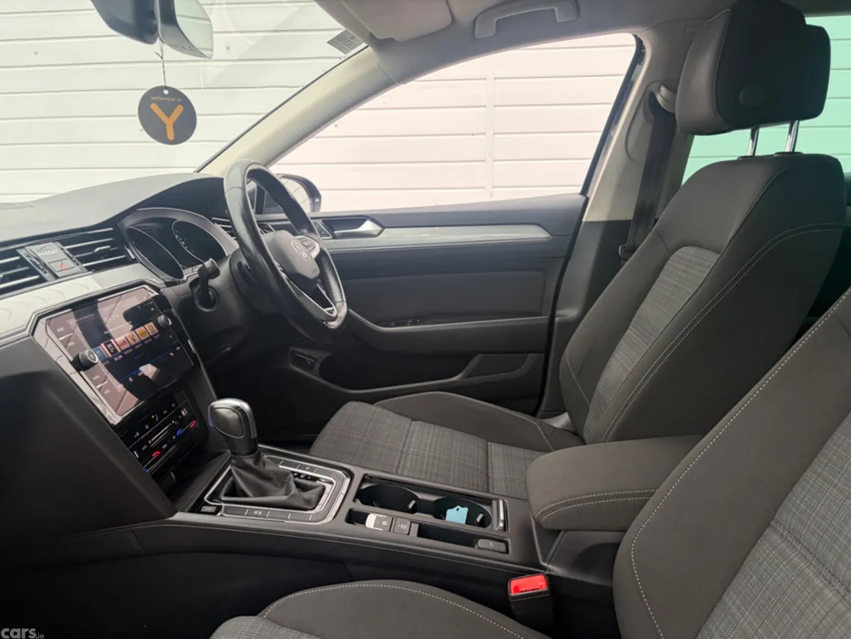 Volkswagen Passat Estate, Diesel, 2021, Grey