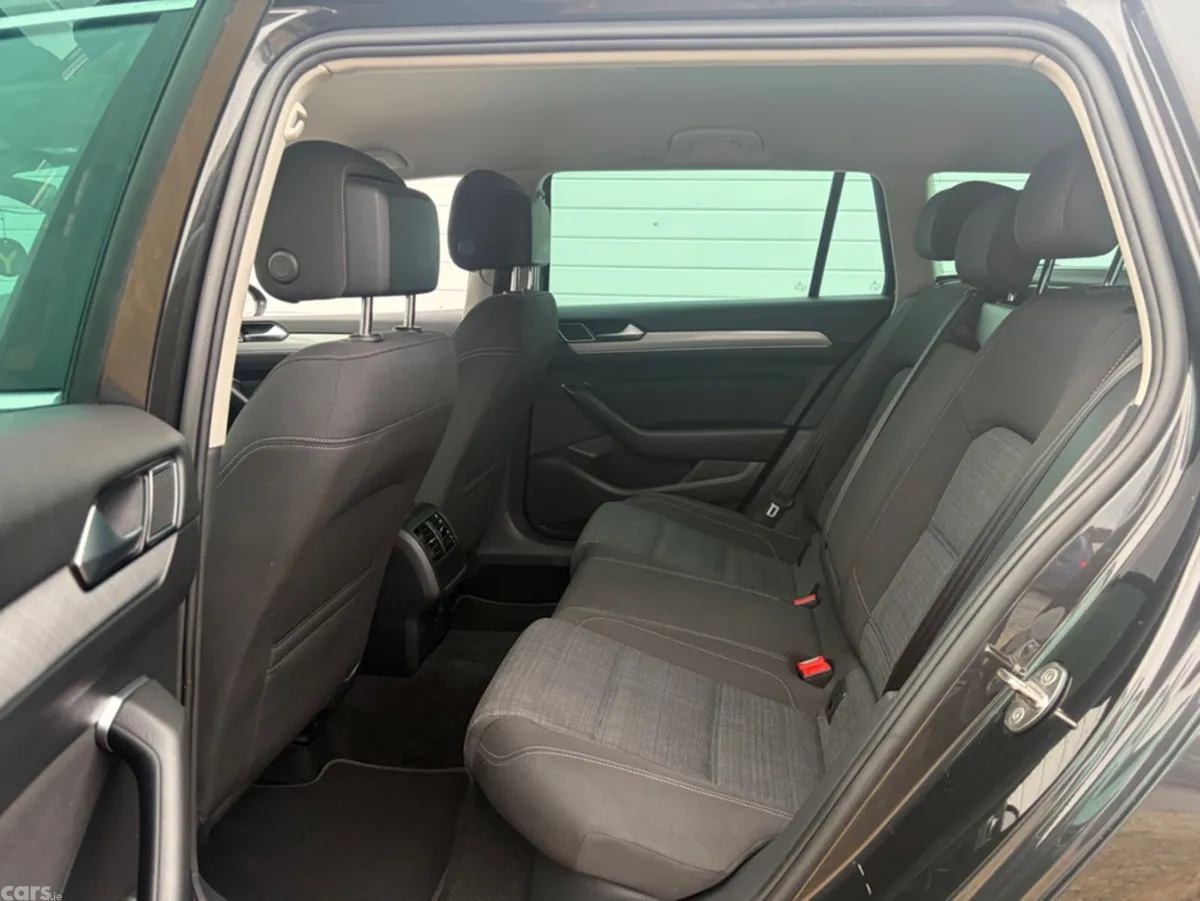Volkswagen Passat Estate, Diesel, 2021, Grey