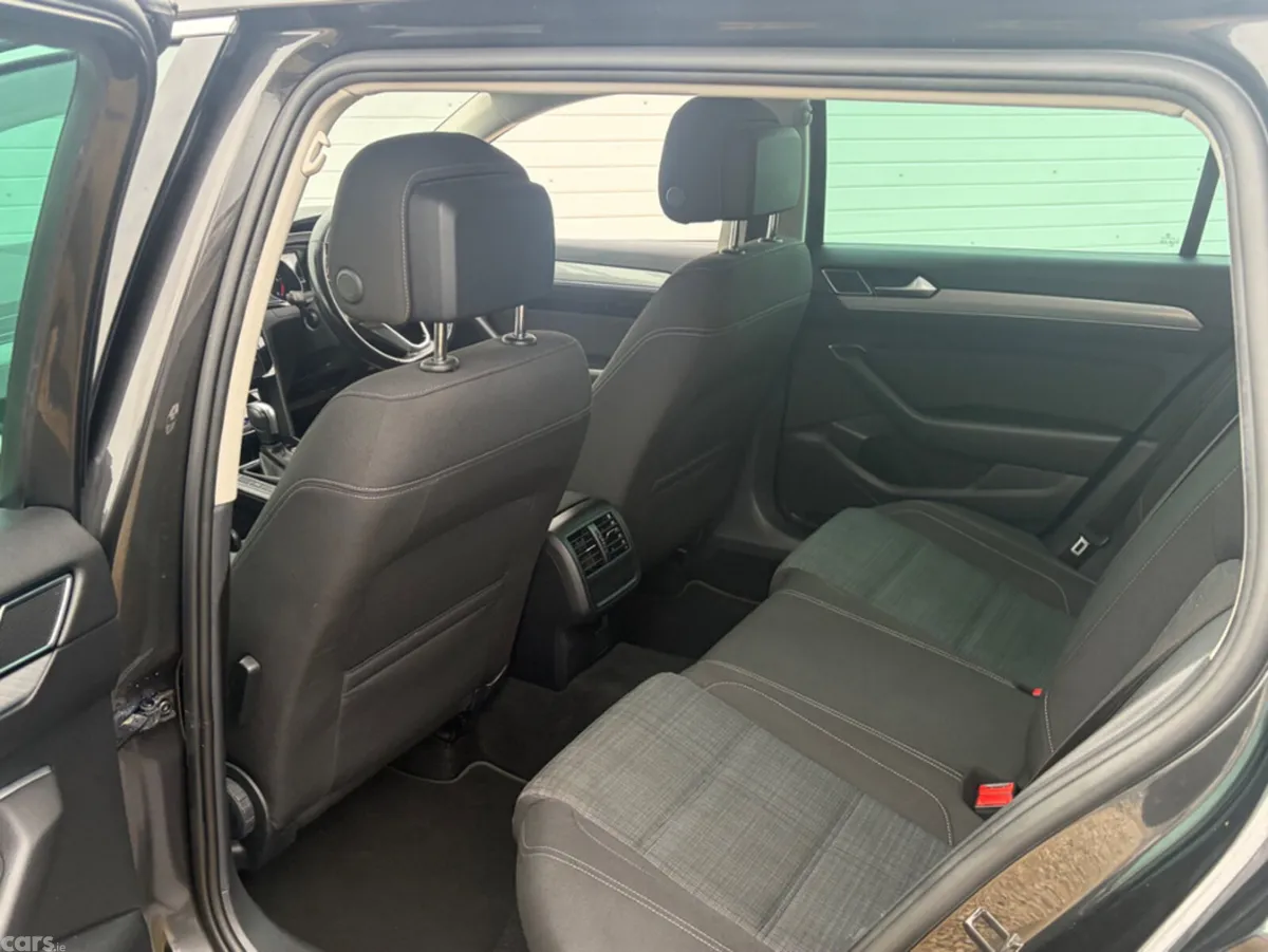 Volkswagen Passat Estate, Diesel, 2021, Grey
