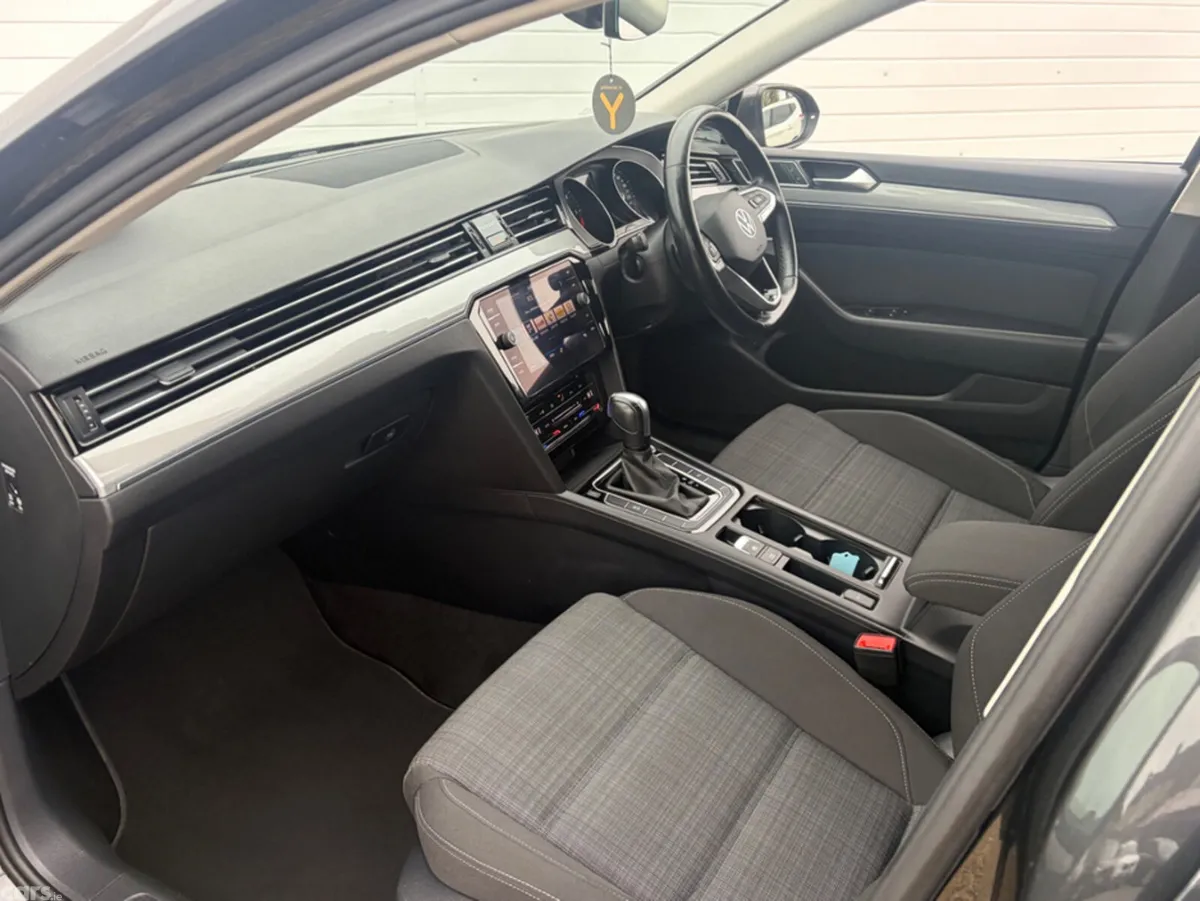 Volkswagen Passat Estate, Diesel, 2021, Grey