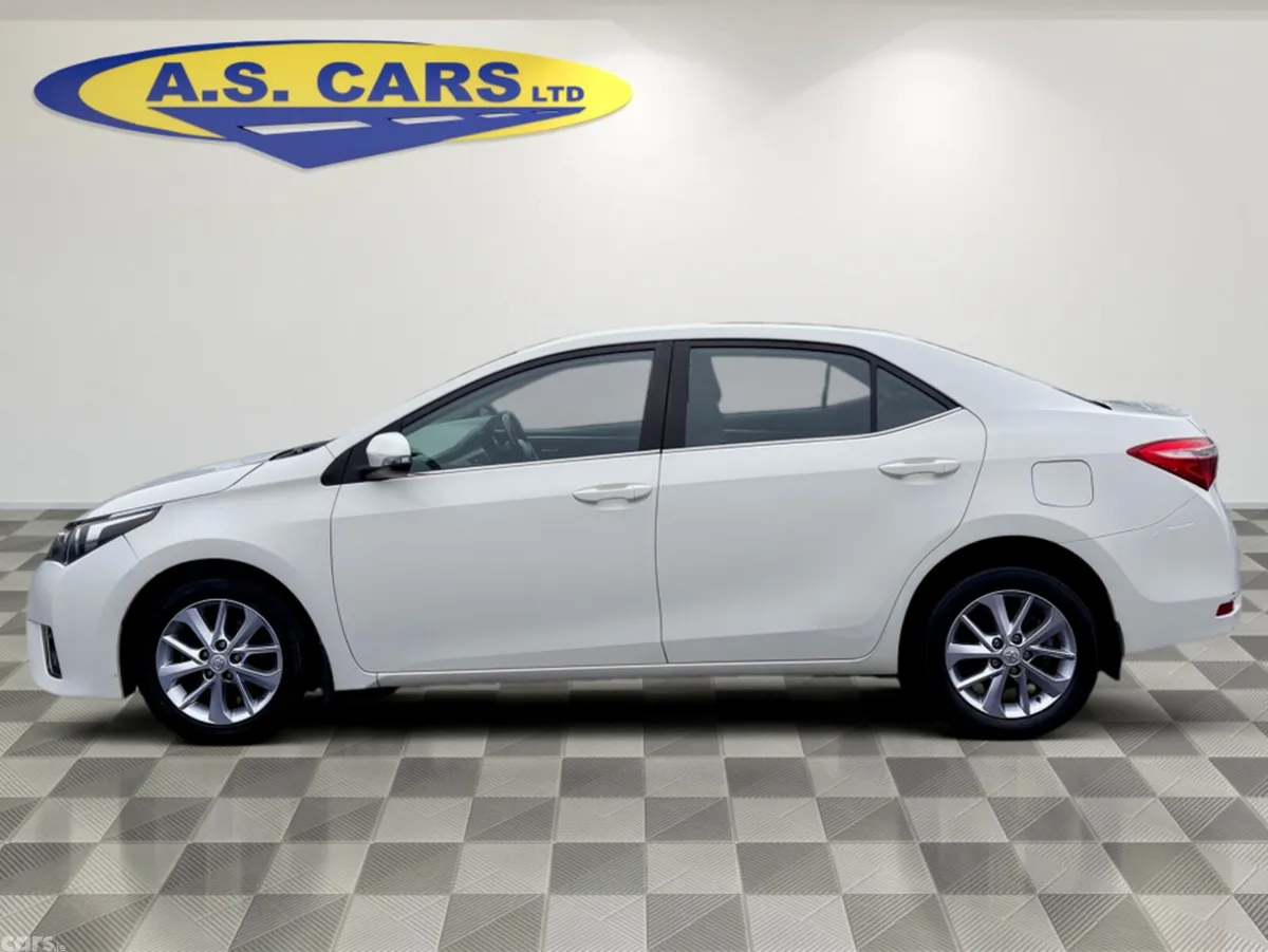 Toyota Corolla Saloon, Diesel, 2016, White