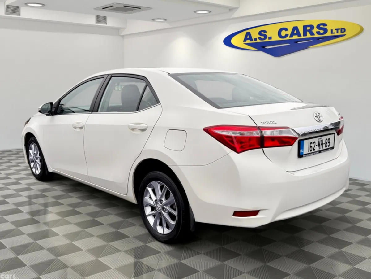 Toyota Corolla Saloon, Diesel, 2016, White