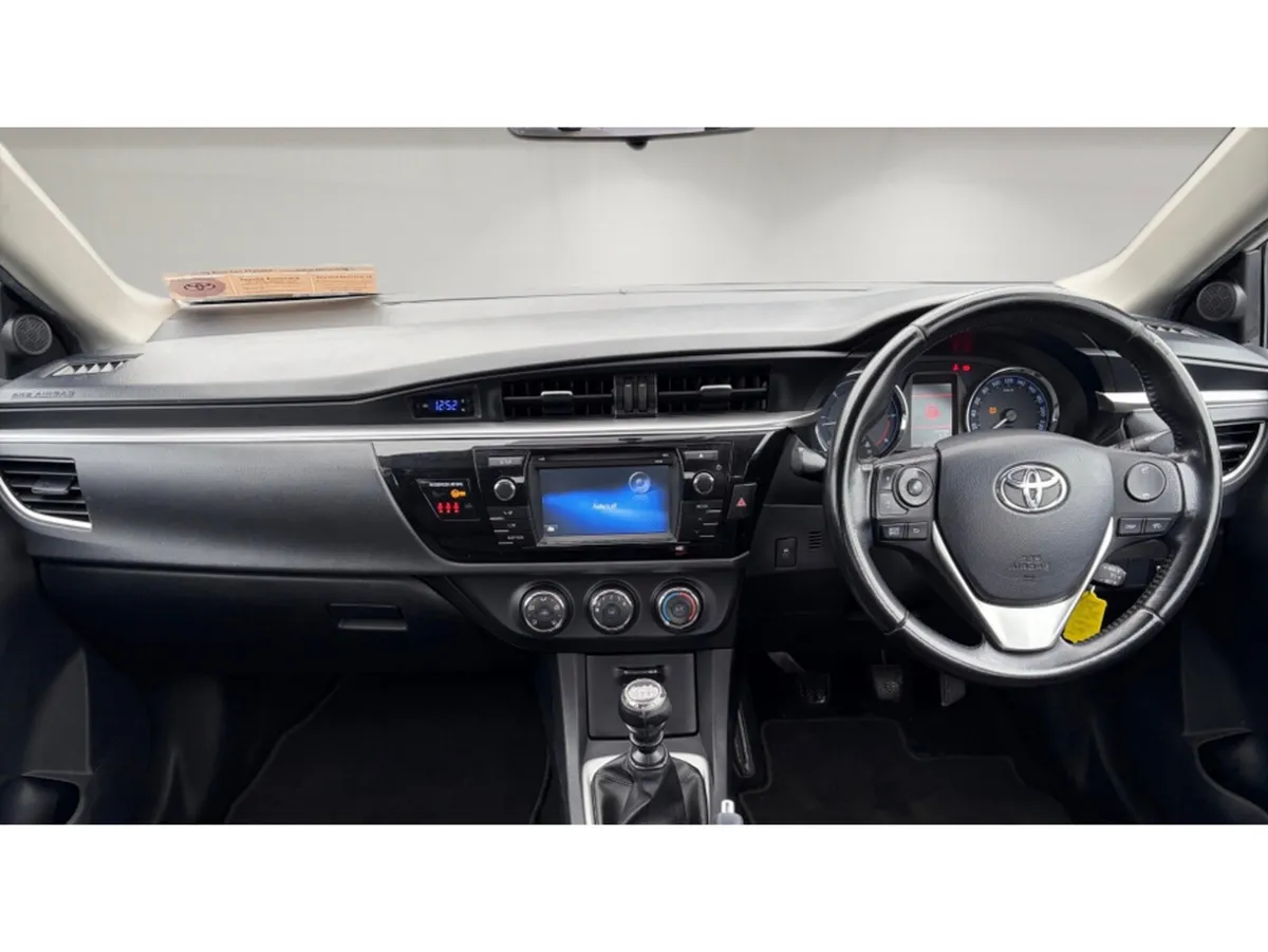 Toyota Corolla Saloon, Diesel, 2016, White
