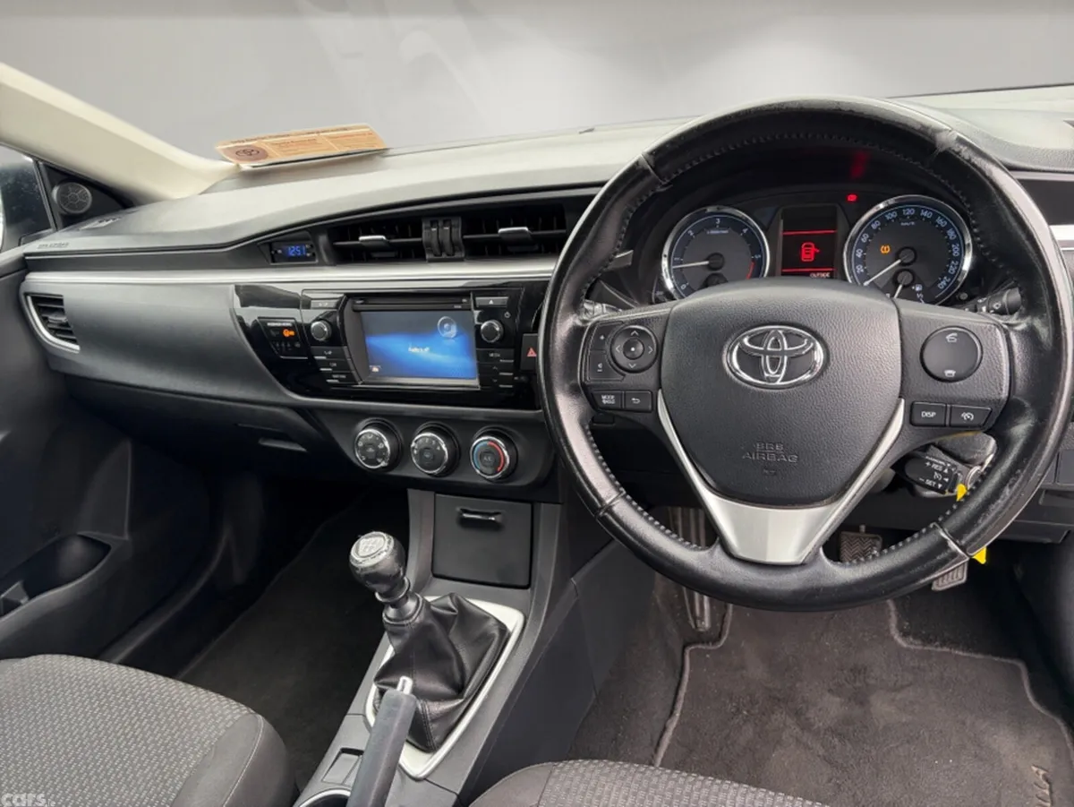 Toyota Corolla Saloon, Diesel, 2016, White