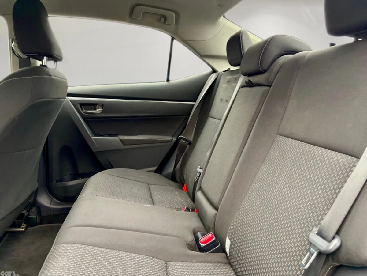 Toyota Corolla Saloon, Diesel, 2016, White