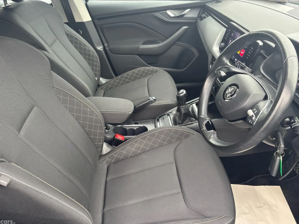 Skoda Kamiq Hatchback, Petrol, 2023, Grey