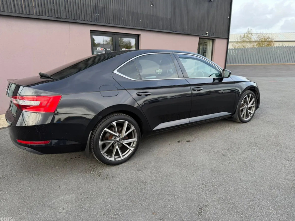 Skoda Superb Hatchback, Diesel, 2021, Black