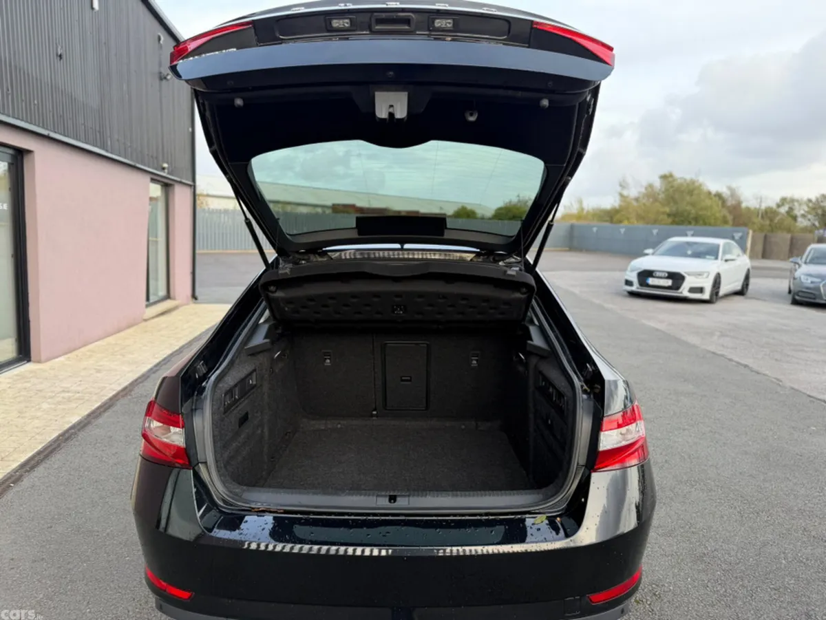 Skoda Superb Hatchback, Diesel, 2021, Black