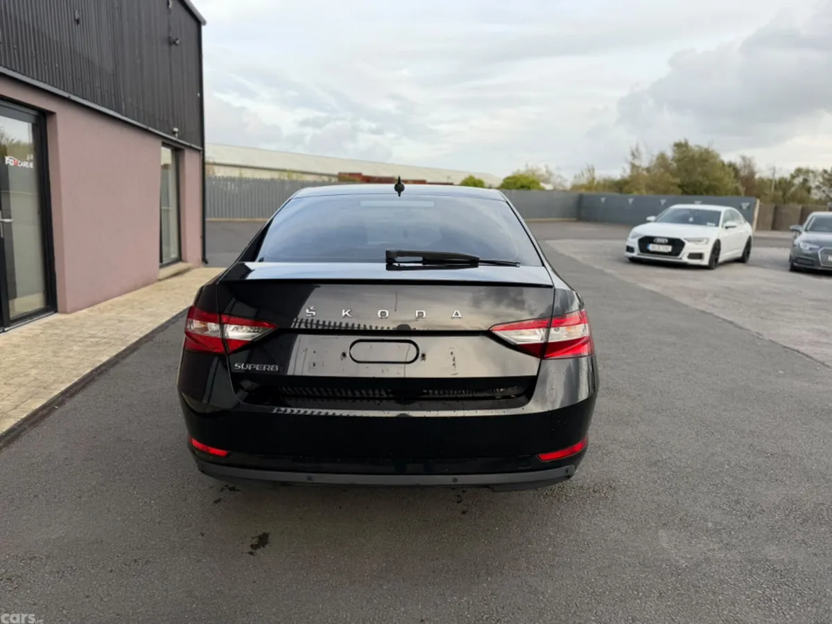 Skoda Superb Hatchback, Diesel, 2021, Black