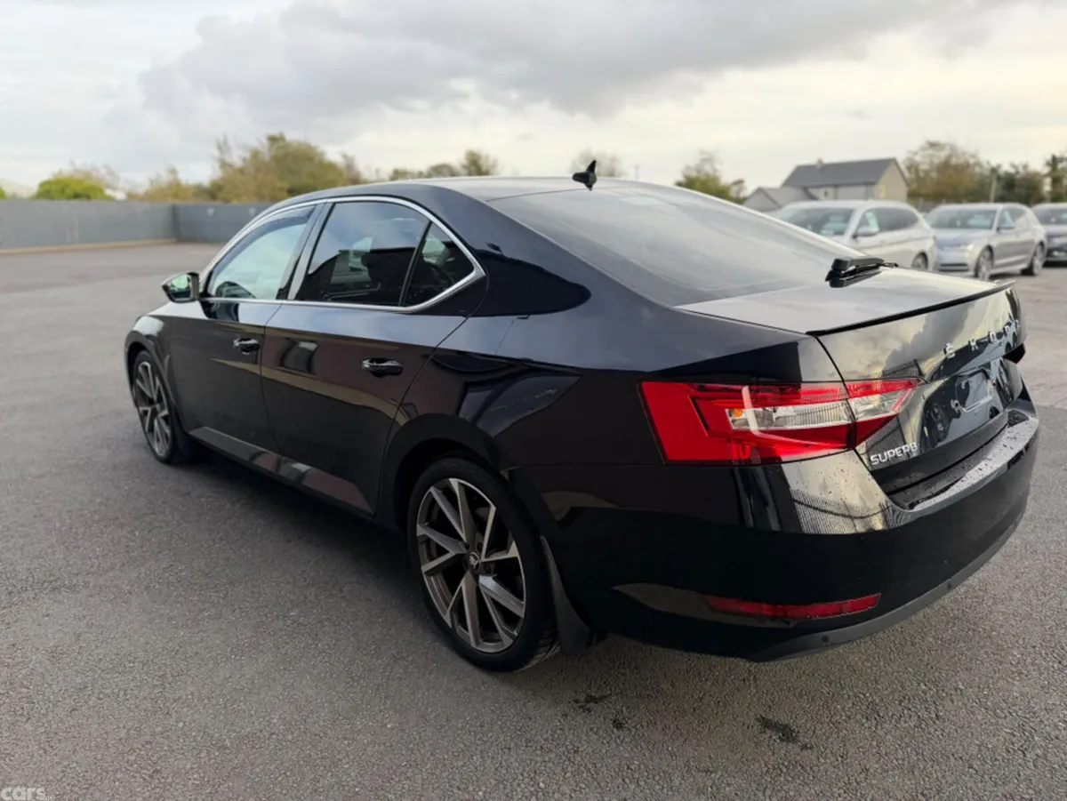 Skoda Superb Hatchback, Diesel, 2021, Black