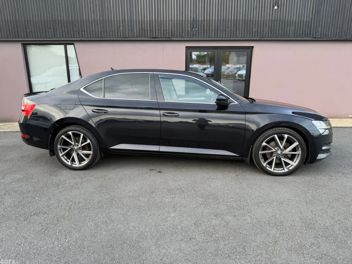 Skoda Superb Hatchback, Diesel, 2021, Black