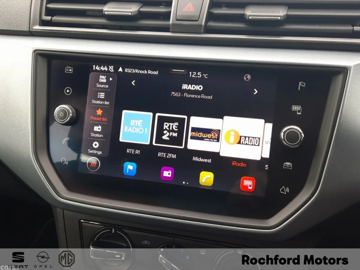 SEAT Arona Hatchback, Petrol, 2021, Grey