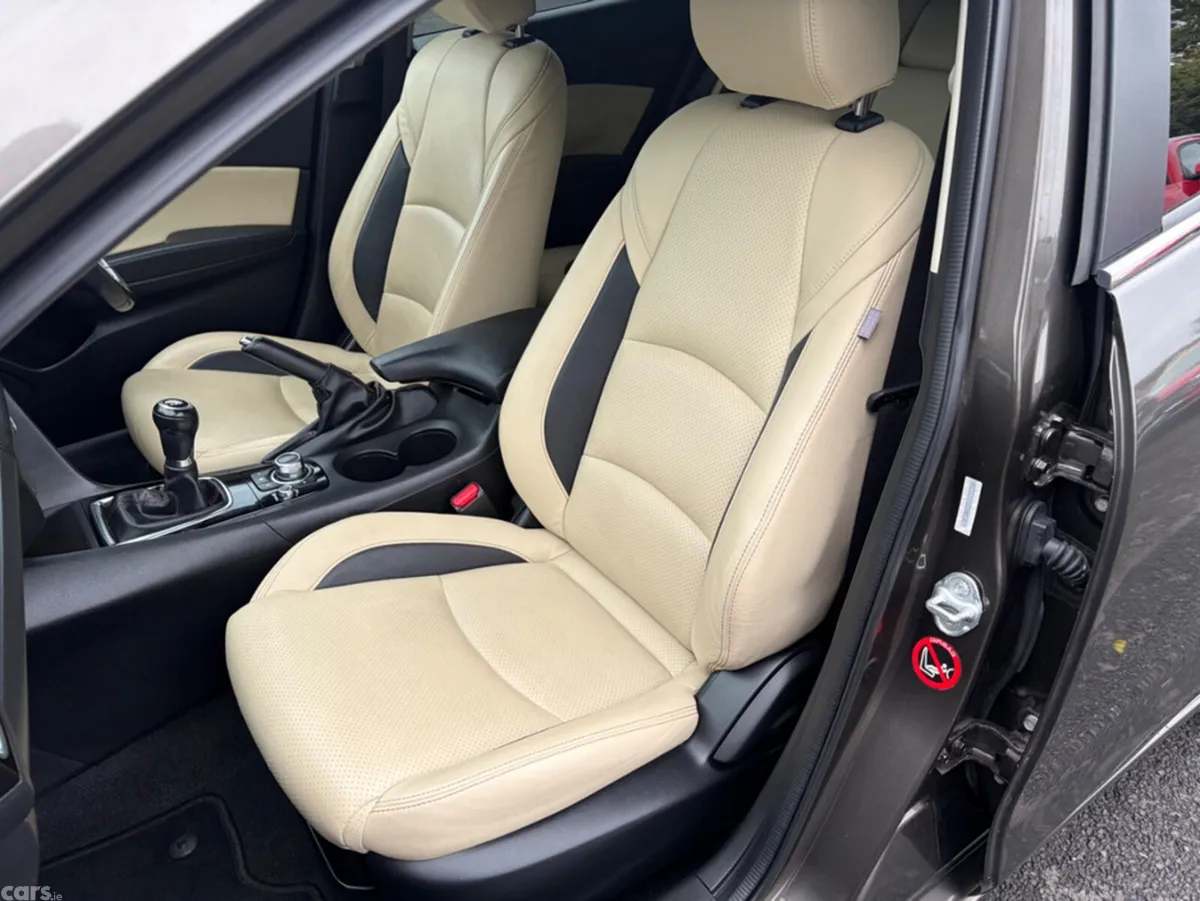 Mazda Mazda3 Hatchback, Diesel, 2014, Brown
