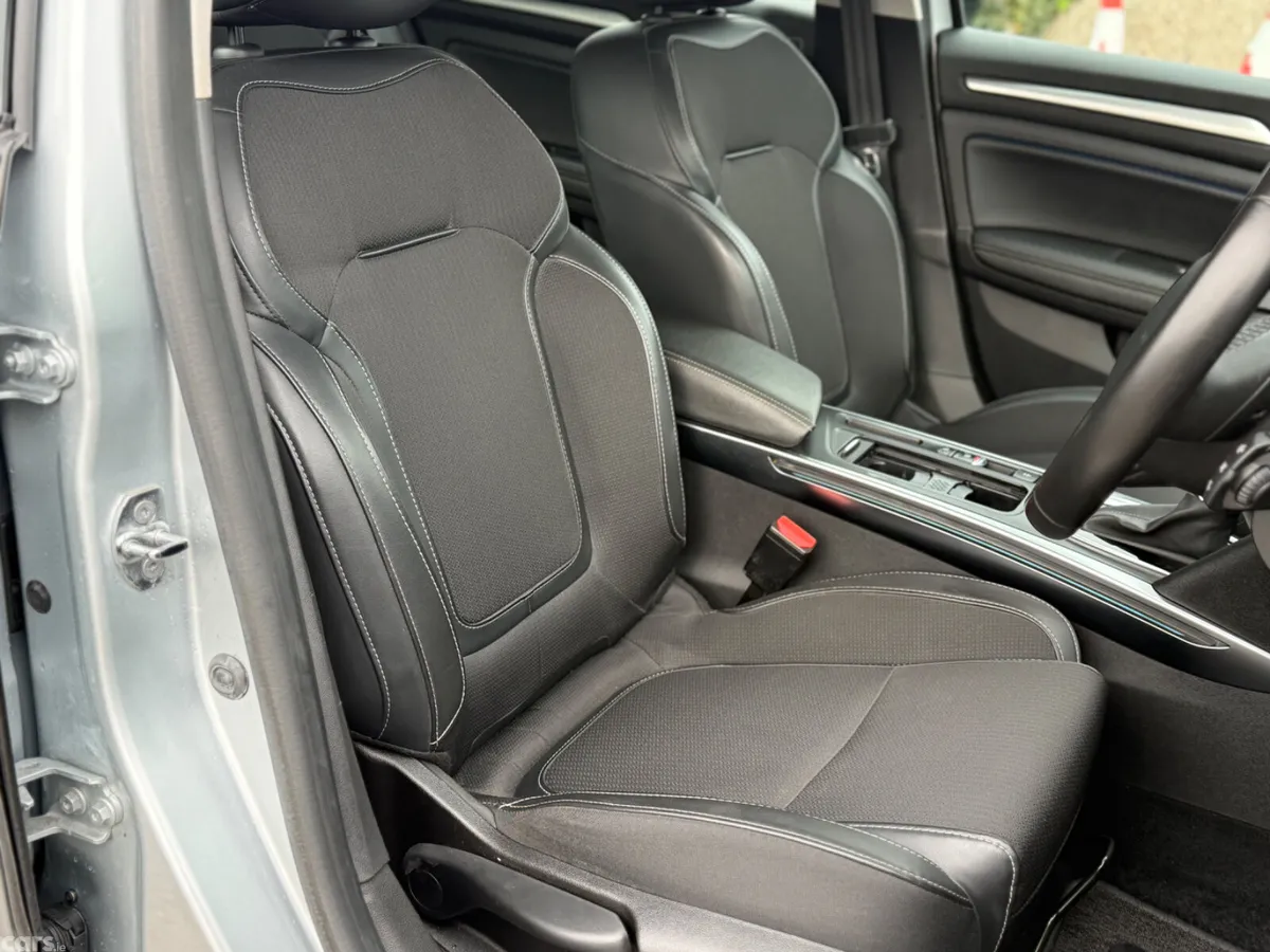 Renault Megane Hatchback, Petrol Plug-in Hybrid, 2021, Grey