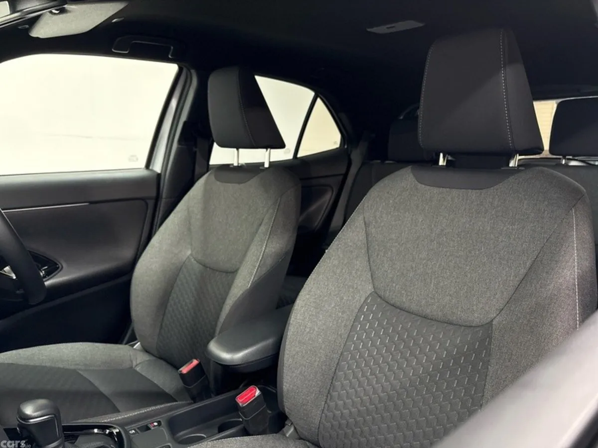 Toyota Yaris Cross Hatchback, Petrol Hybrid, 2026, Grey