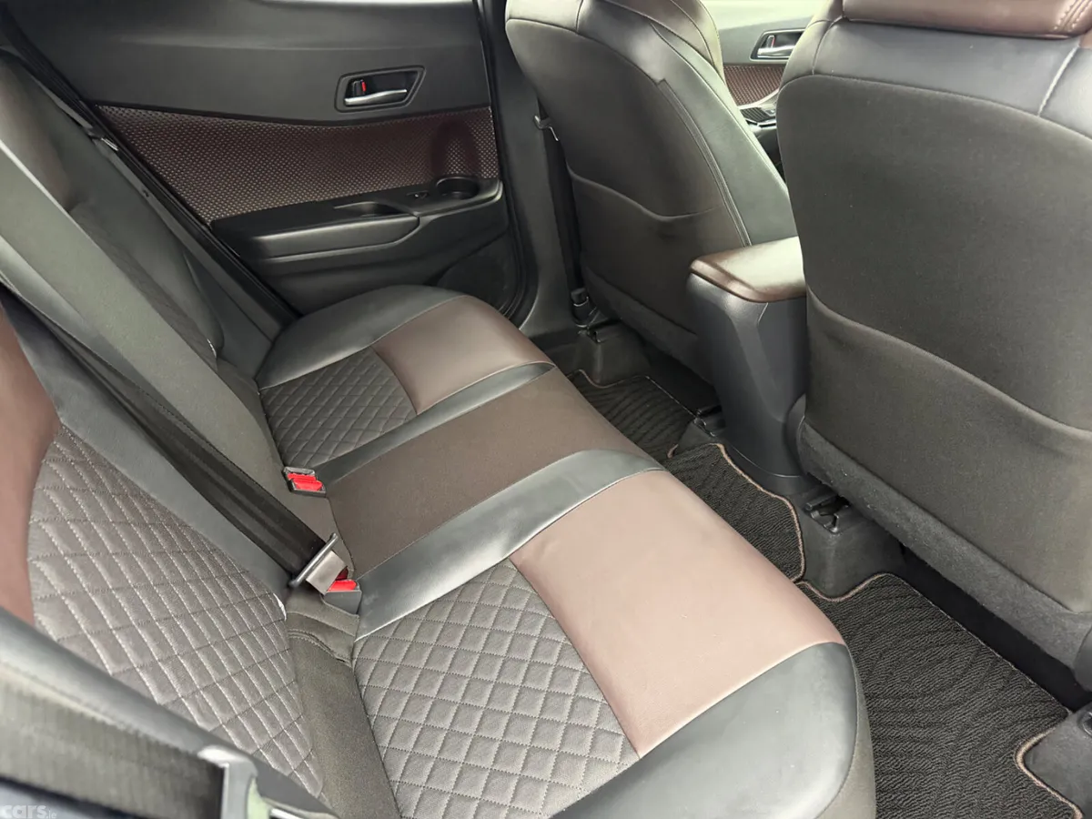 Toyota C-HR SUV, Petrol Hybrid, 2019, Silver