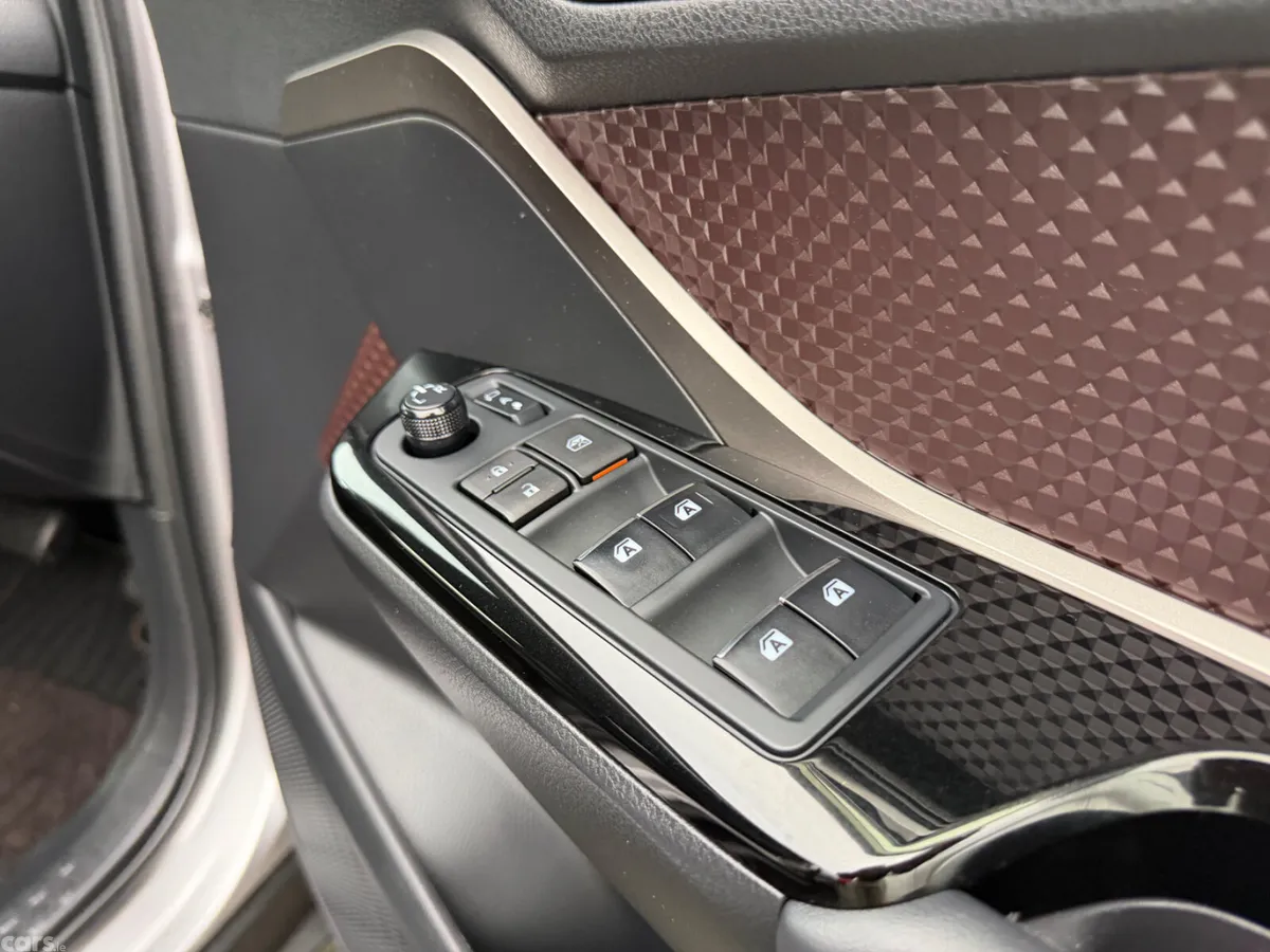 Toyota C-HR SUV, Petrol Hybrid, 2019, Silver