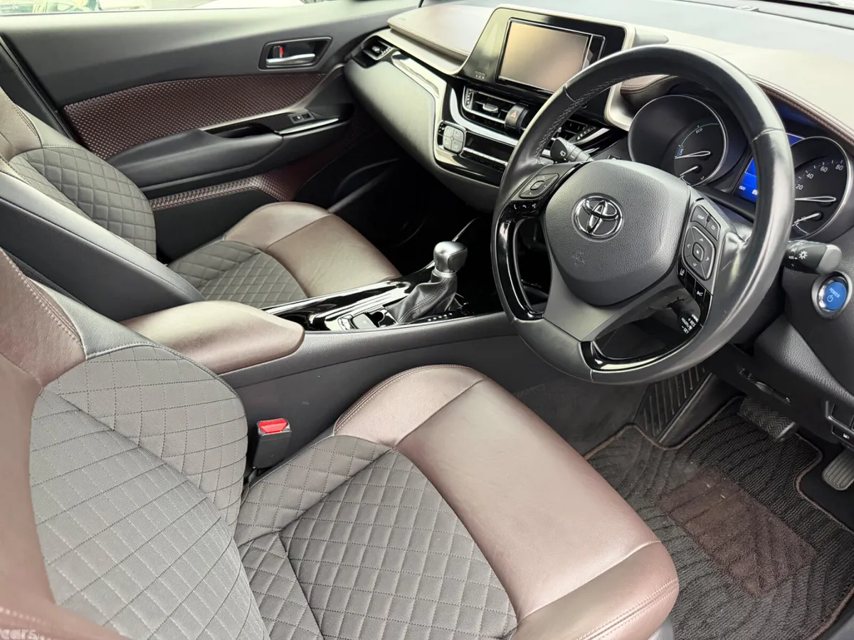 Toyota C-HR SUV, Petrol Hybrid, 2019, Silver