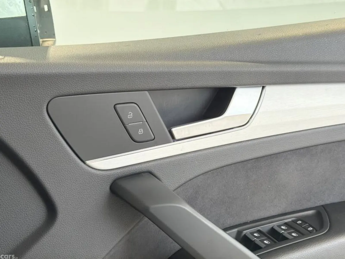 Audi Q5 SUV, Petrol Hybrid, 2023, White