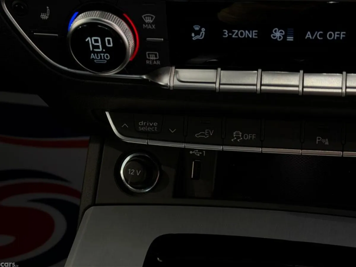 Audi Q5 SUV, Petrol Hybrid, 2023, White