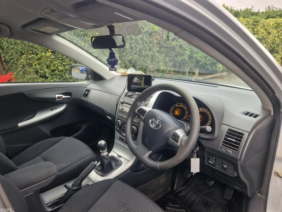 Toyota Corolla Saloon, Diesel, 2012, Silver
