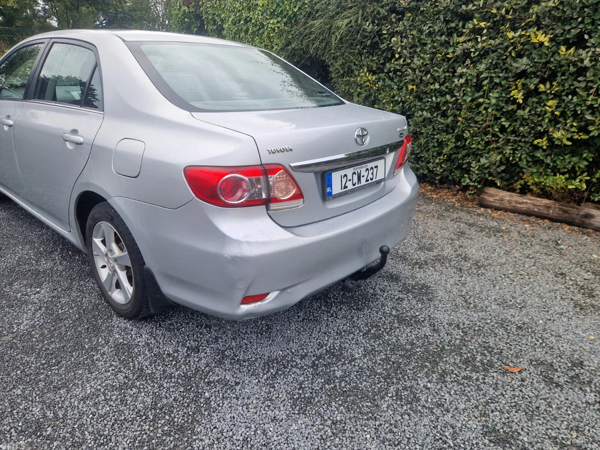 Toyota Corolla Saloon, Diesel, 2012, Silver