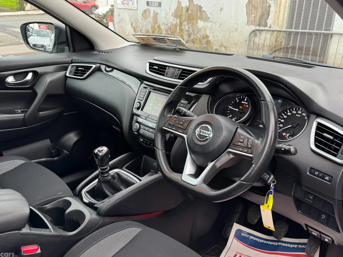 Nissan Qashqai MPV, Diesel, 2019, Grey