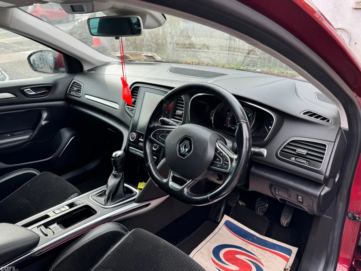 Renault Megane Saloon, Diesel, 2017, Red