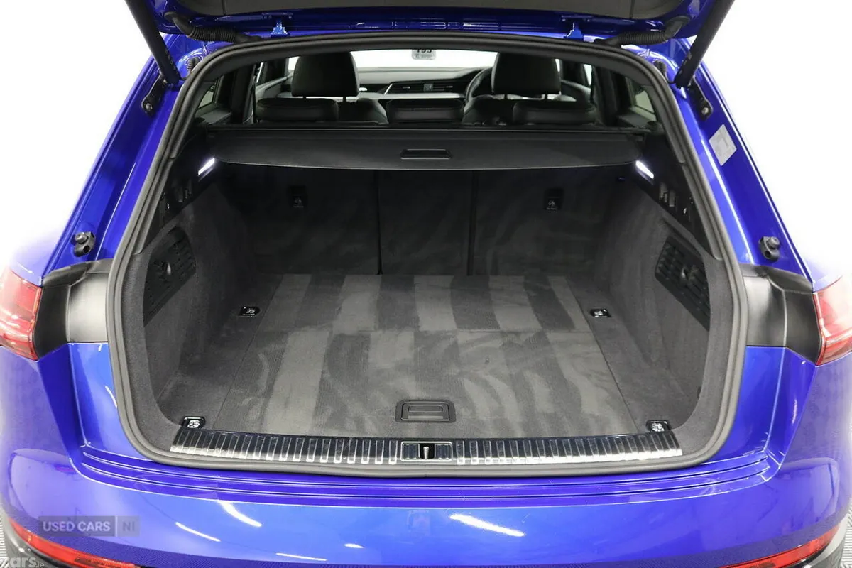 Audi Q8 SUV, Electric, 2024, Blue