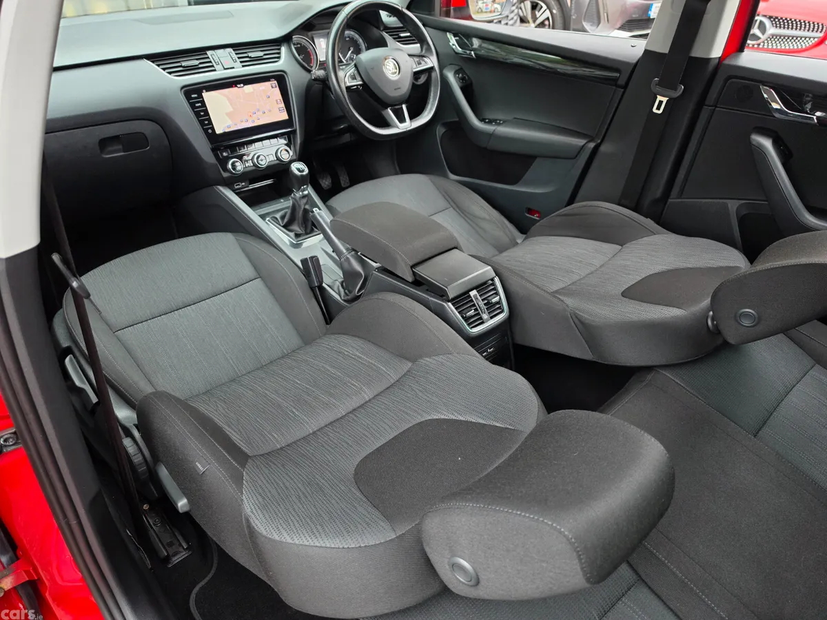 Skoda Octavia Estate, Petrol, 2018, Red