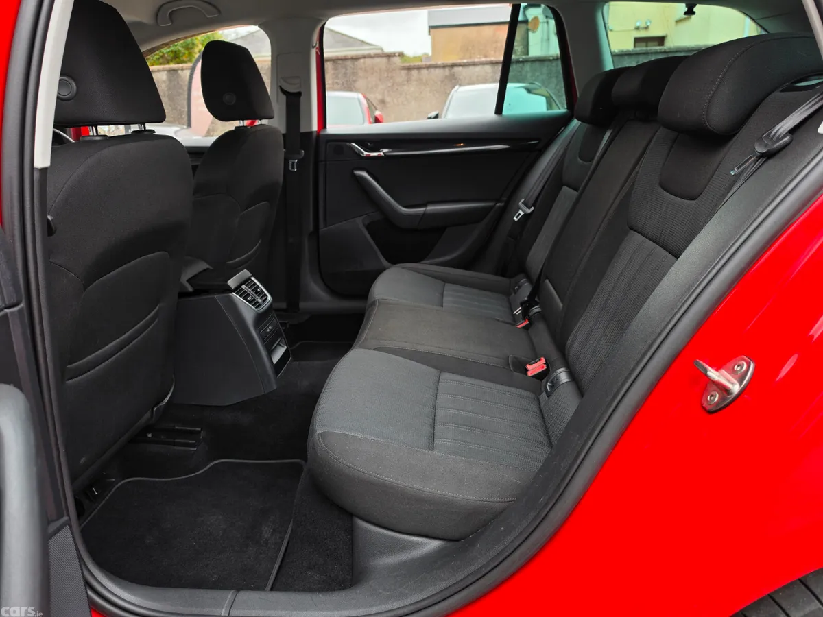 Skoda Octavia Estate, Petrol, 2018, Red