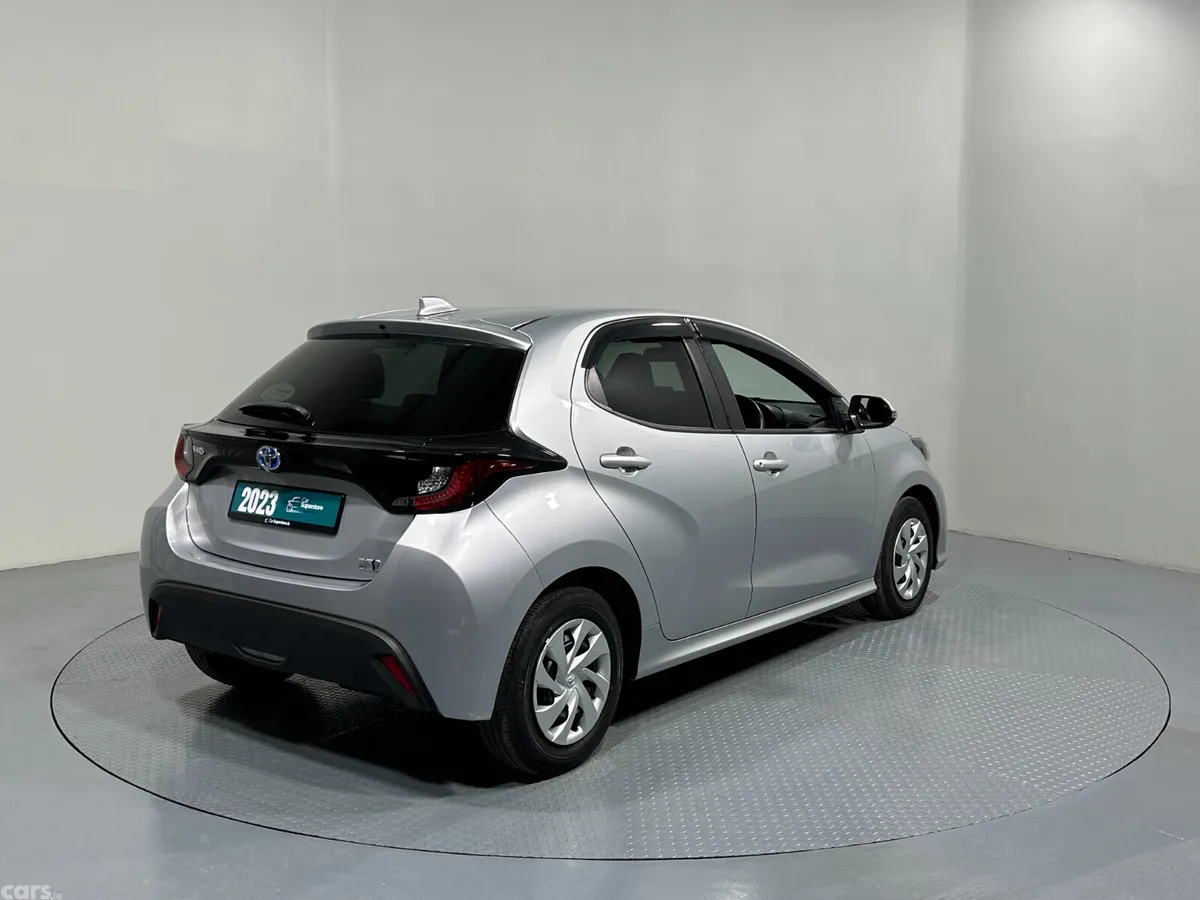 Toyota Yaris Hatchback, Petrol Hybrid, 2023, Silver