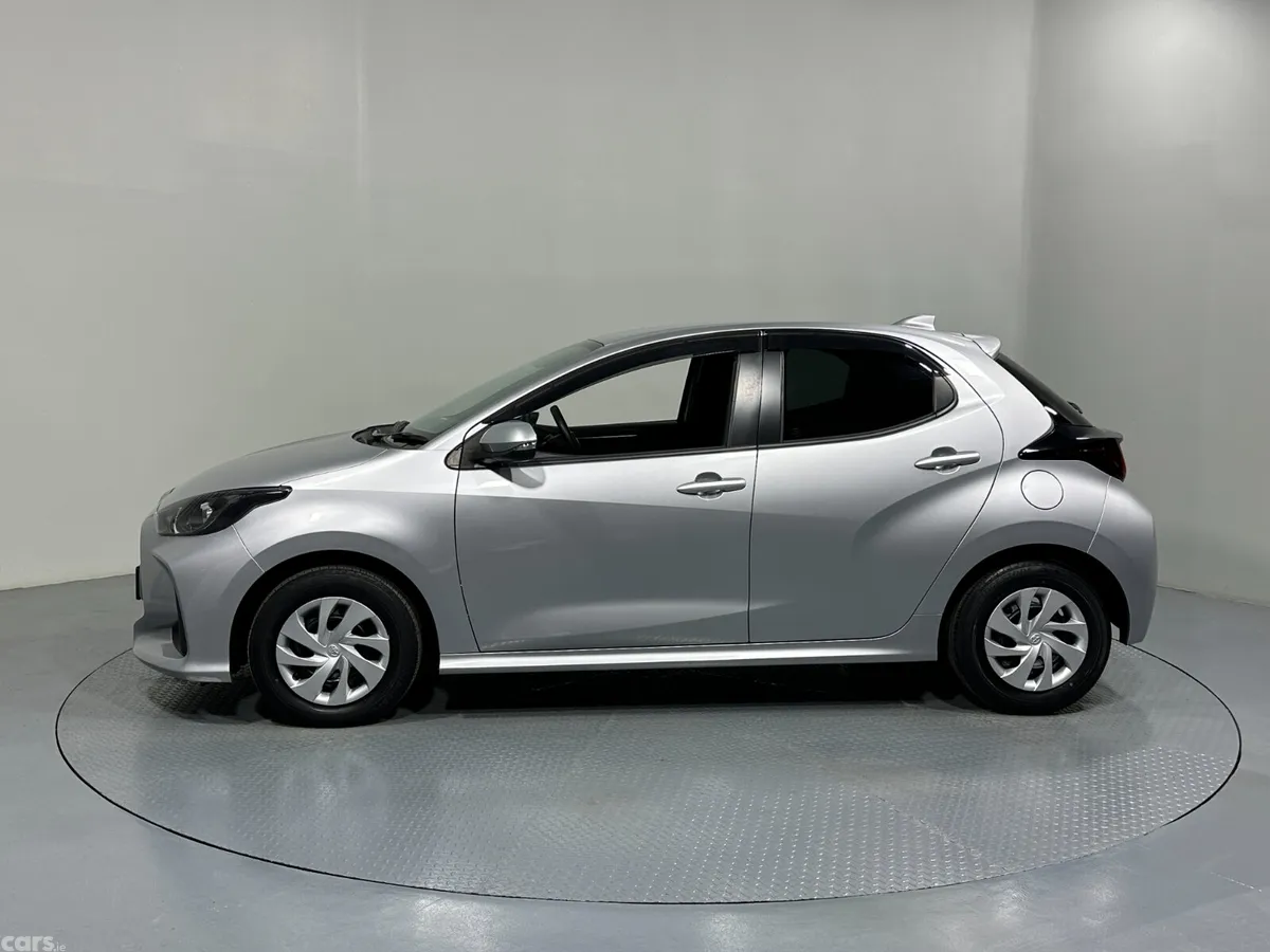 Toyota Yaris Hatchback, Petrol Hybrid, 2023, Silver