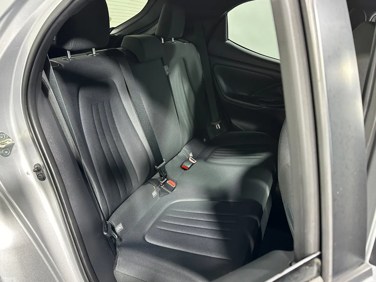 Toyota Yaris Hatchback, Petrol Hybrid, 2023, Silver