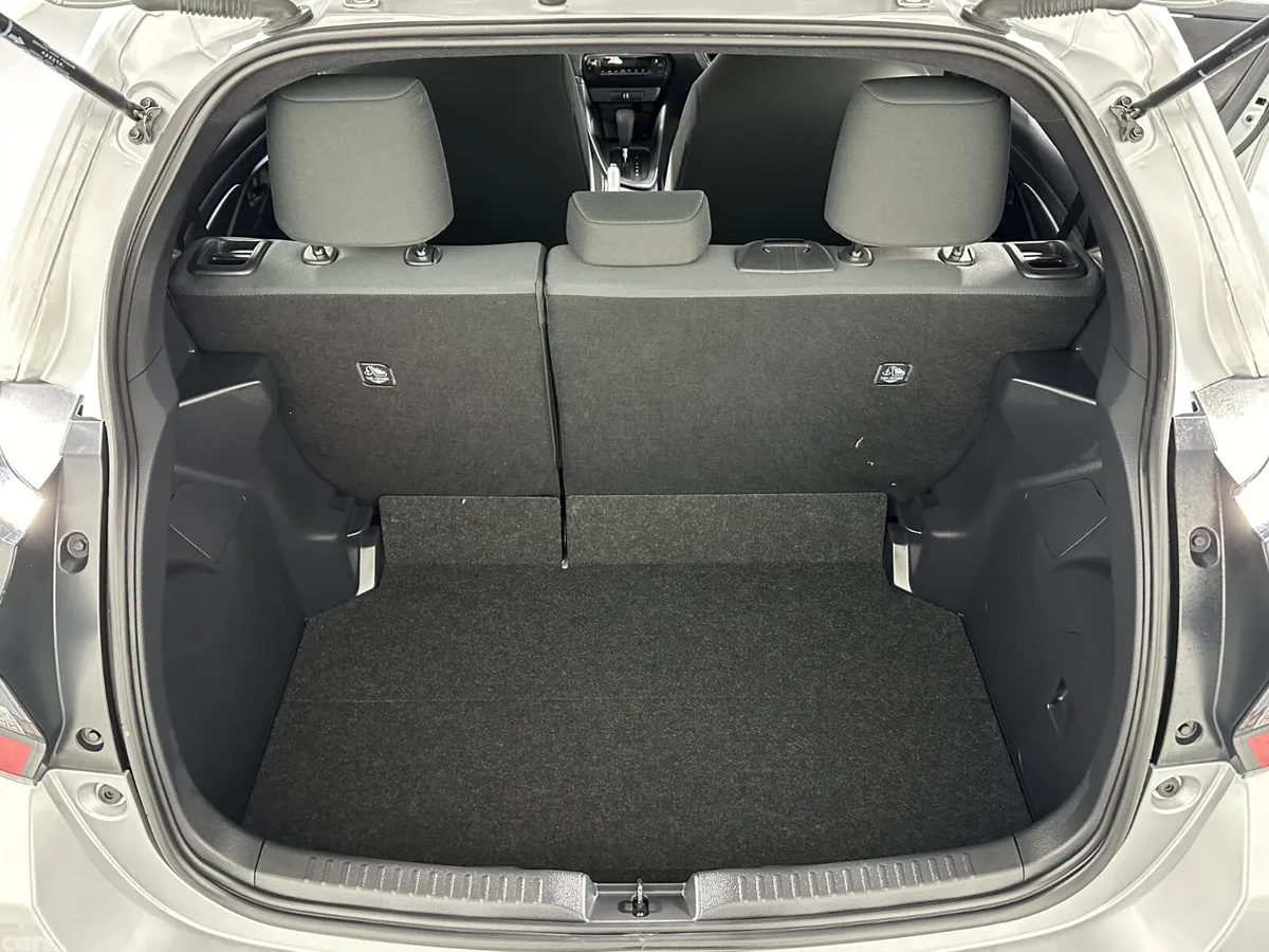 Toyota Yaris Hatchback, Petrol Hybrid, 2023, Silver