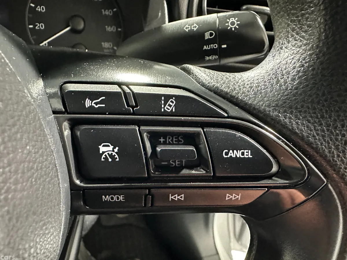 Toyota Yaris Hatchback, Petrol Hybrid, 2023, Silver