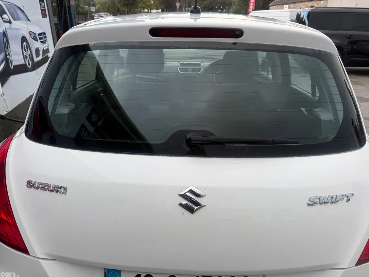Suzuki Swift Hatchback, Petrol, 2012, White
