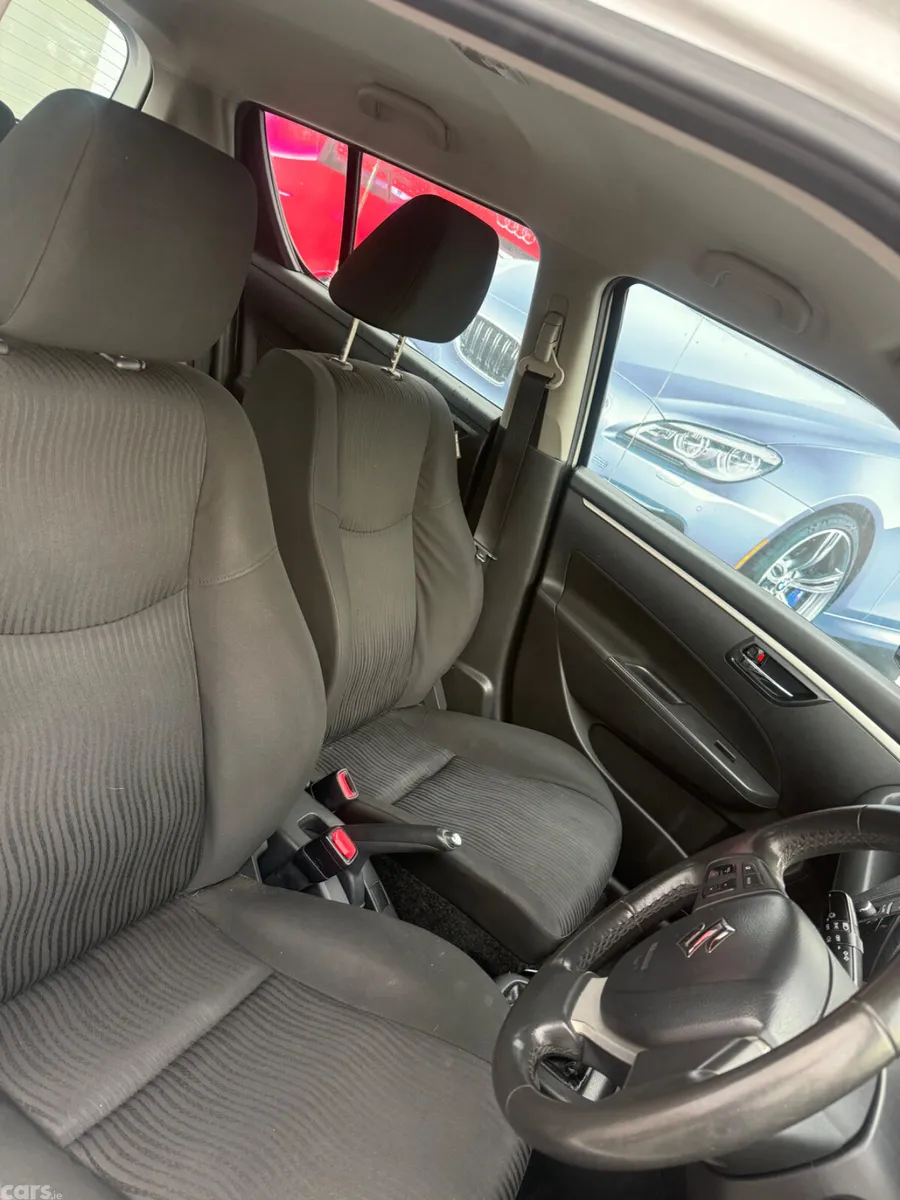 Suzuki Swift Hatchback, Petrol, 2012, White