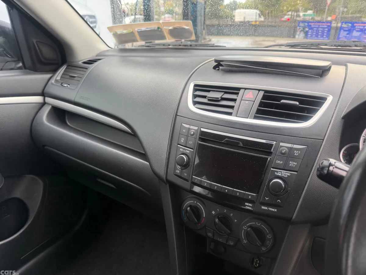Suzuki Swift Hatchback, Petrol, 2012, White