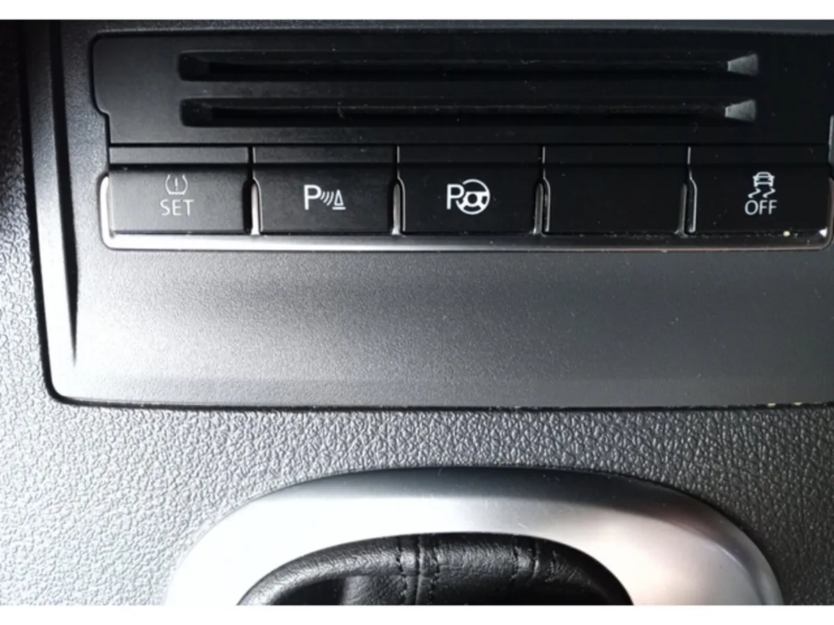Volkswagen Touran MPV, Petrol, 2014, Black