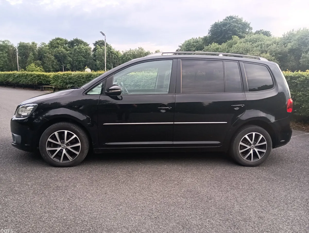 Volkswagen Touran MPV, Petrol, 2014, Black