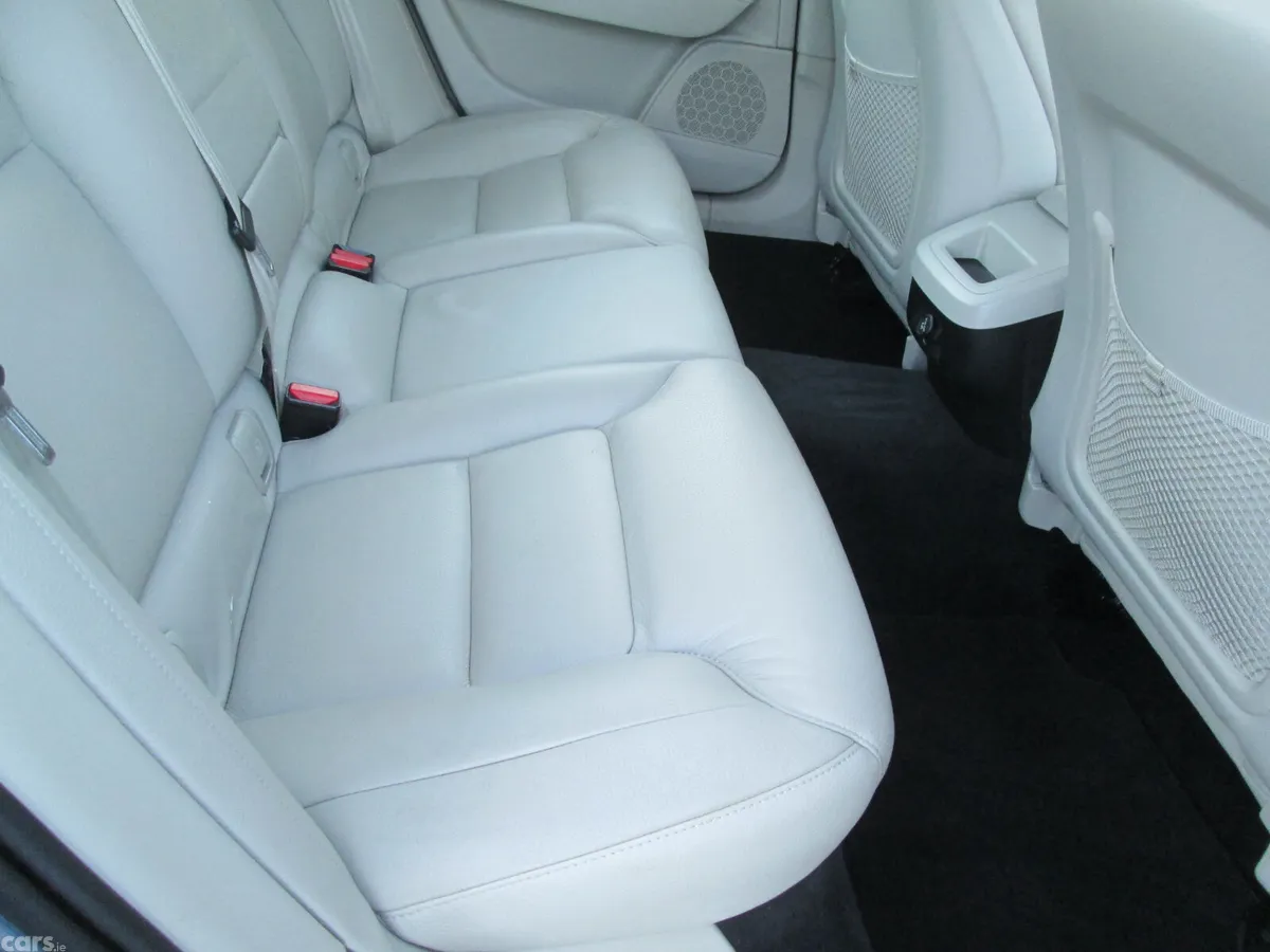 Volvo S90 Saloon, Diesel, 2017, Blue