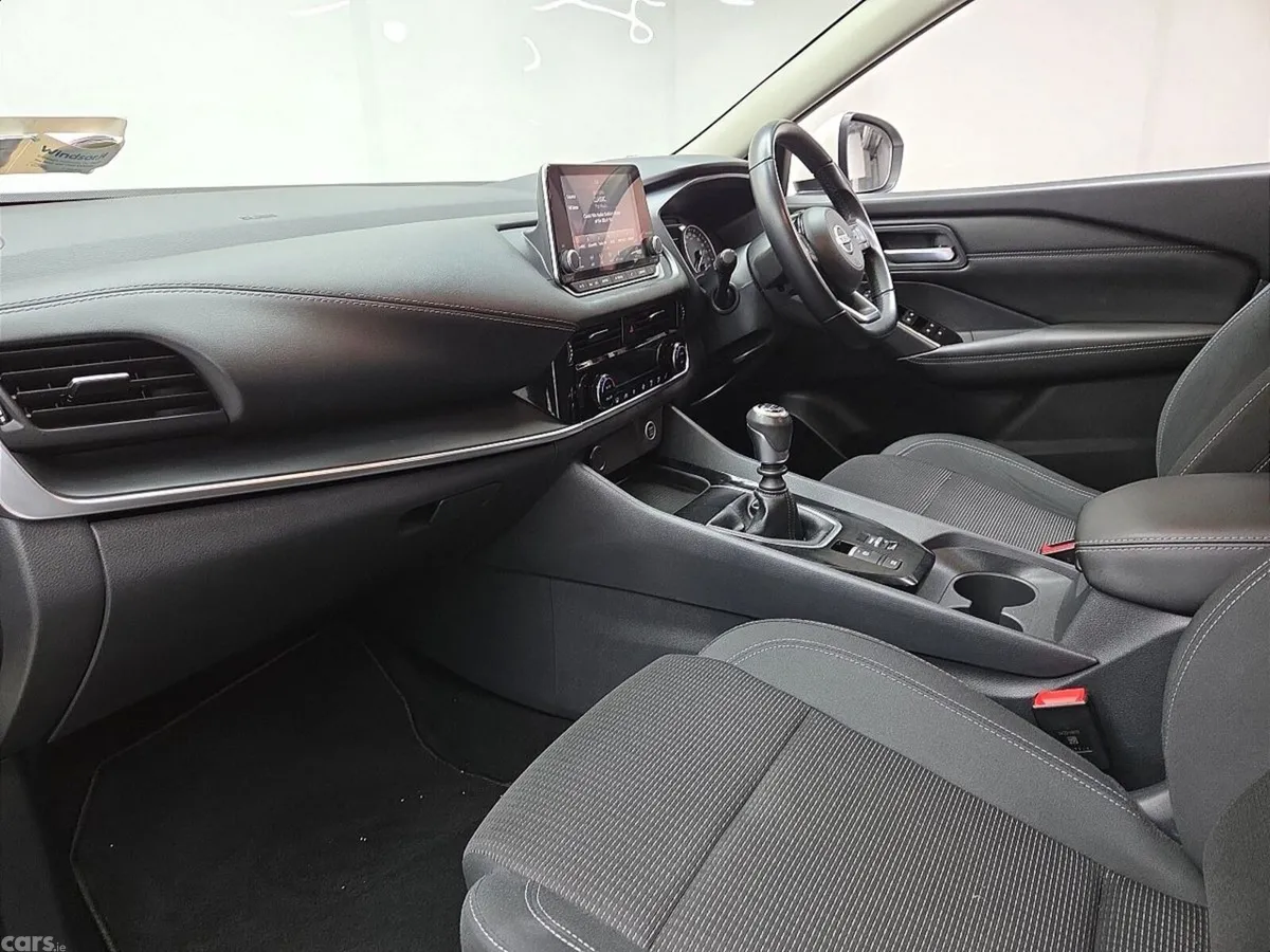 Nissan Qashqai MPV, Petrol, 2022, White