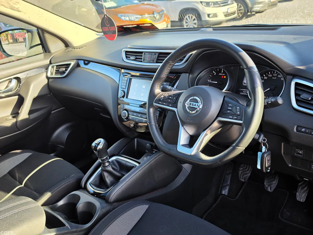 Nissan Qashqai MPV, Diesel, 2018, Brown