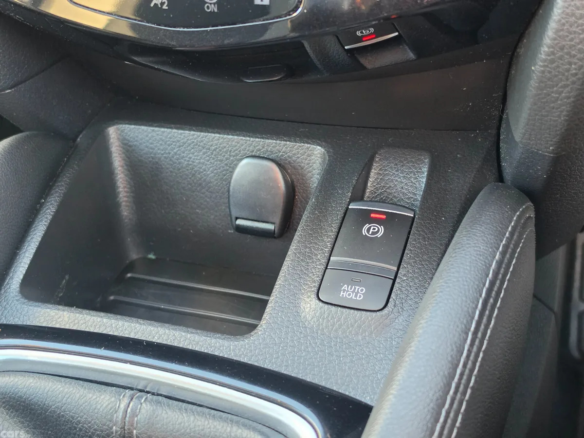 Nissan Qashqai MPV, Diesel, 2018, Brown