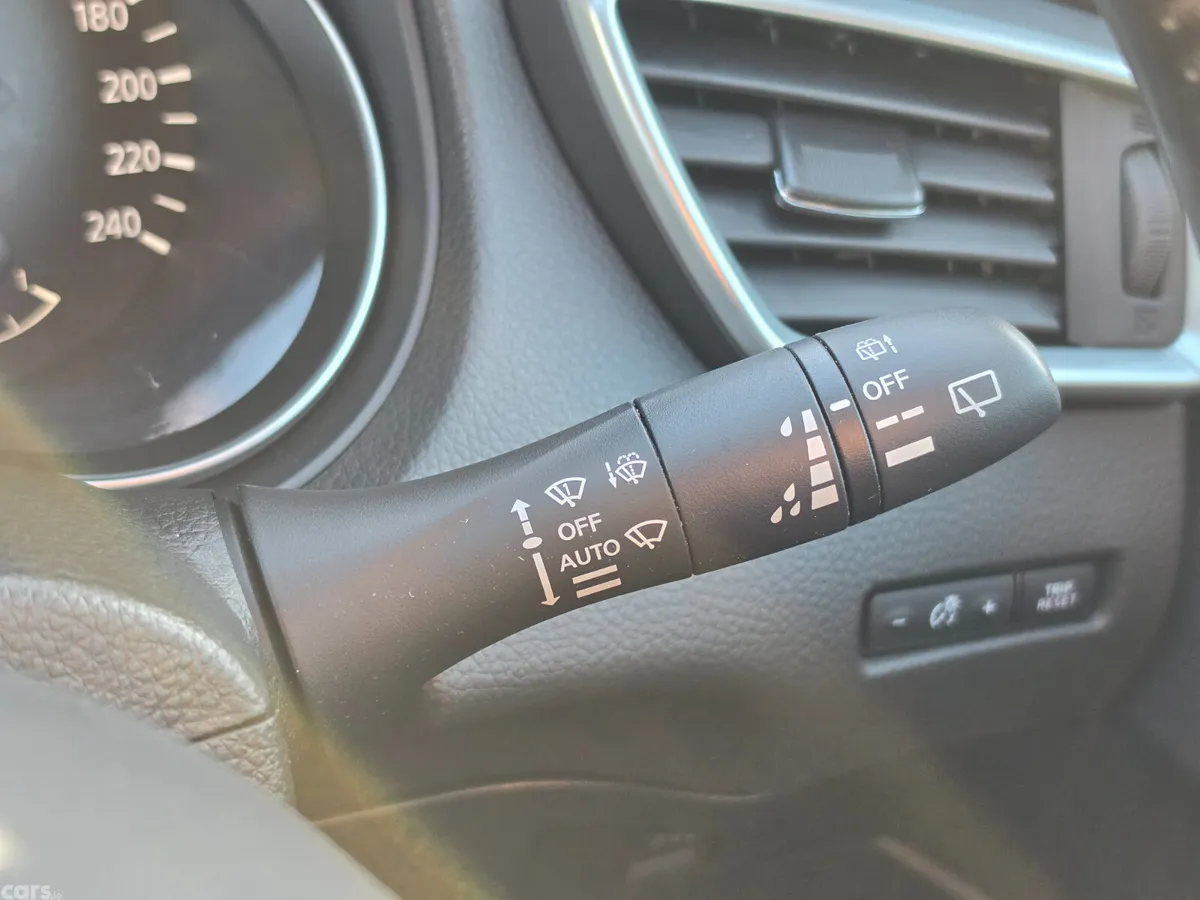 Nissan Qashqai MPV, Diesel, 2018, Brown