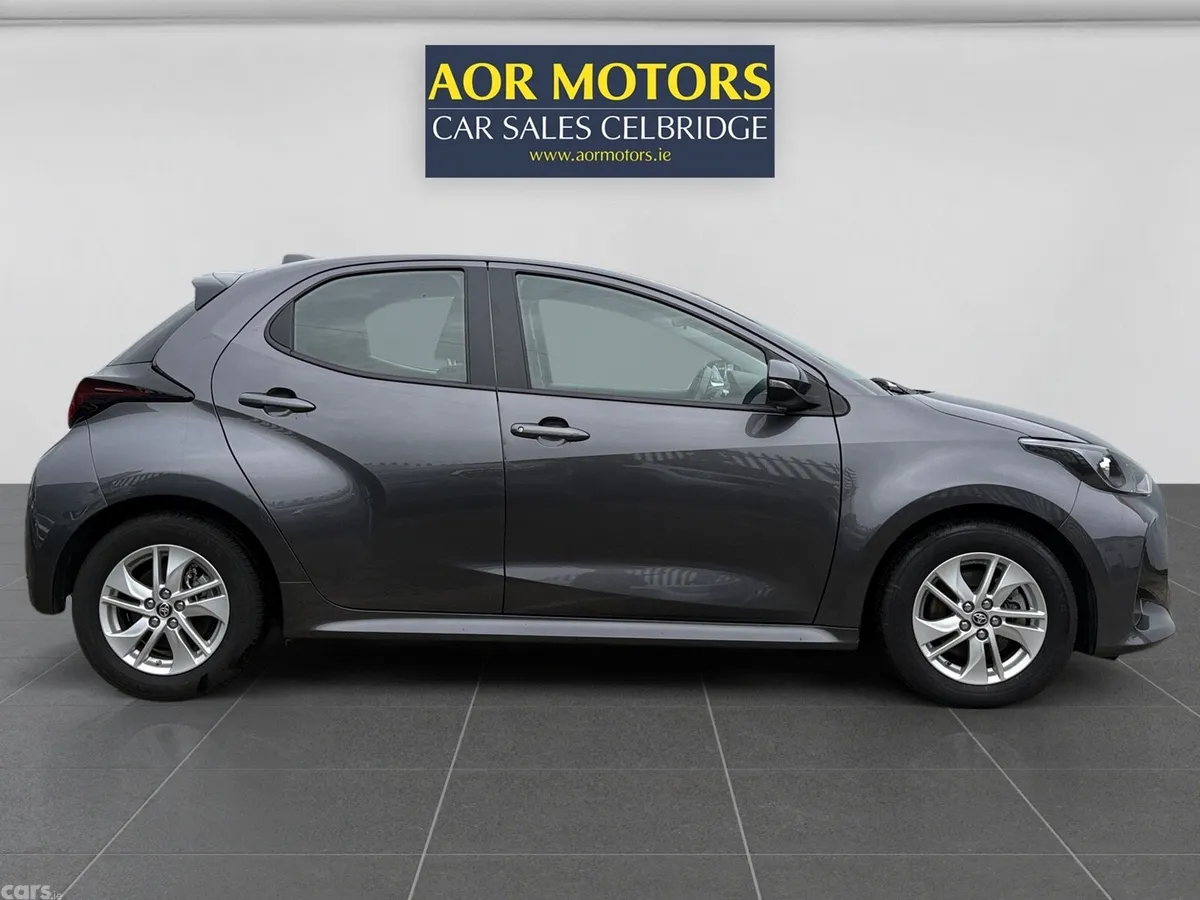 Toyota Yaris Hatchback, Petrol Hybrid, 2024, Grey