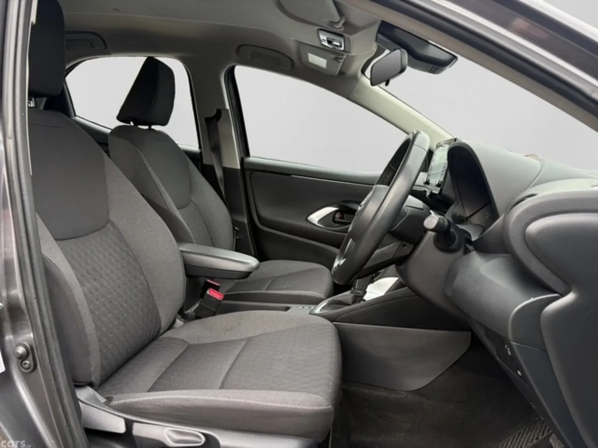 Toyota Yaris Hatchback, Petrol Hybrid, 2024, Grey